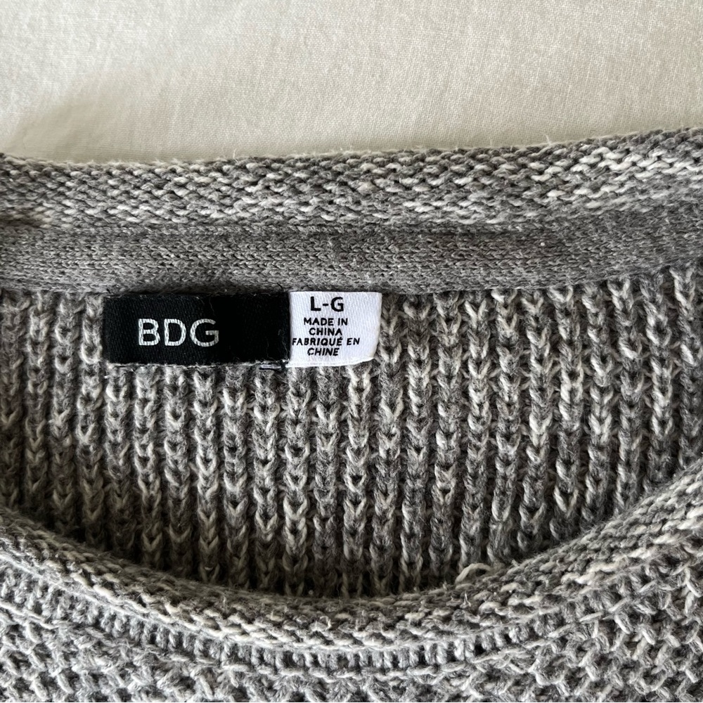 Urban Outfitters Crop Sweater - Picture 3 of 6